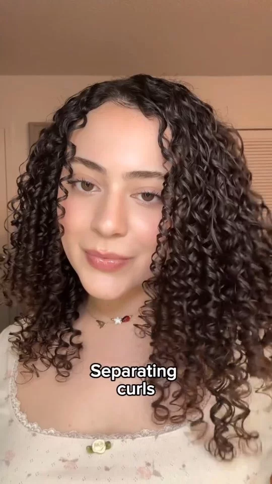 Is there anything more satisfying than separating curl clumps? 💦

Reposted sophiaacsta So satisfying!💖✨ #curlyhair #curls #curly #hair #satisfying