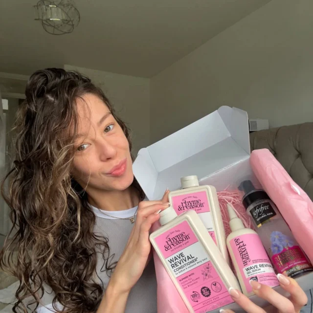 June’s Curl Box is that girl ✨

Get your hands on 4 travel-sized faves from a luxe haircare brand (without the full-size price tag) — the entire range in one cute box 🙌🏽 Plus, there’s a full-sized surprise from another top curly brand you’ll love. Perfect for travel, trial, or treating your curls 💕

✨️ Reveal coming soon 💬

📸 Pictured: still vibing with Feb’s rhymeandreason.haircare  box which is still available to order – June’s is just as good, promise 
.
.
.

#CurlsAllowed #CurlyGirlApproved #JuneCurlBox #HaircareHaul ##hairbox #hairsubscriptionbox #subscriptionboxes #subboxaddict #hairproductsthatwork #subscriptionboxesuk #hairproductsthatwork #HairEssentials #HairCareBox #wavycurls #wavyhaircare #coilyhaircare #kinkycurlyhair #WavyHairTips #curltips #FrizzFreeCurls #hydratedcurls